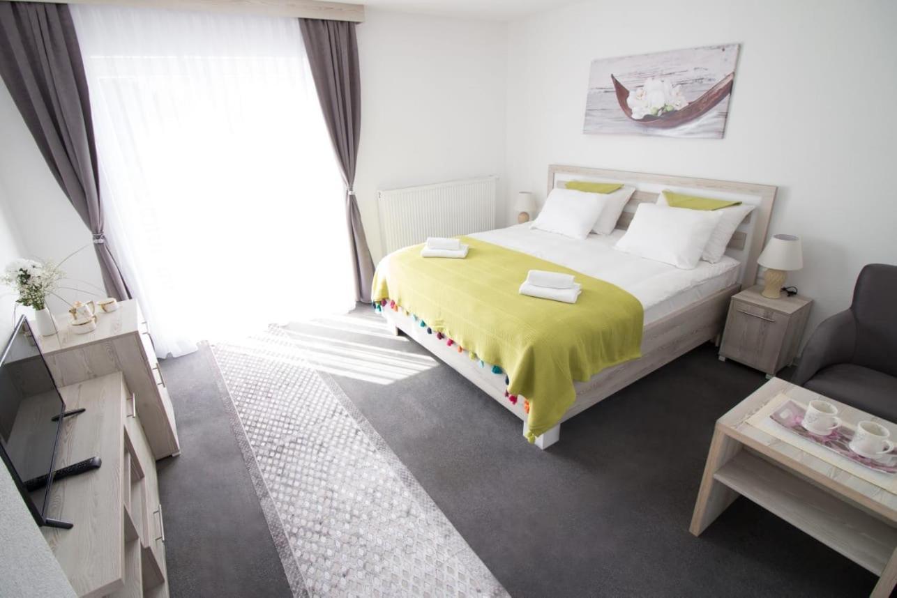 Aparthotel "Queen Zina" Vlasic Exterior photo