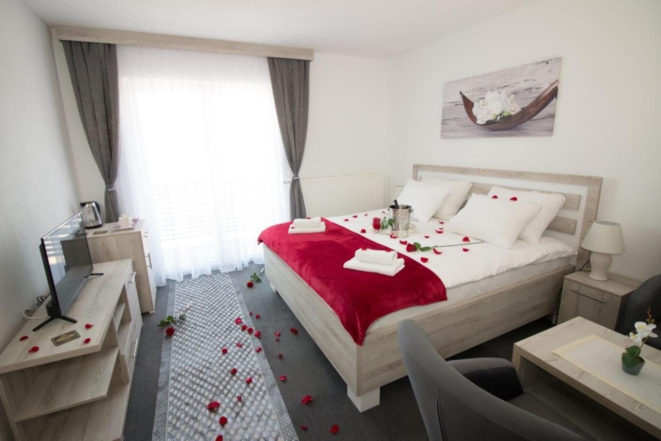 Aparthotel "Queen Zina" Vlasic Exterior photo